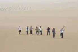 脱下戎装进沙海，植绿固沙惠民生——八位老兵植绿“死亡之海”图片