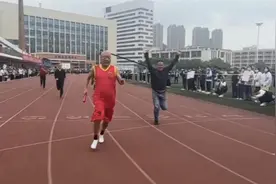 高校运动会66岁校长跑第一？校方：重在参与图片