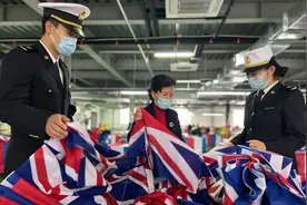 6万多面国旗通过空运发运卡塔尔“青岛造”旗帜飘扬世界杯赛场图片