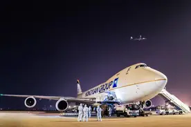 绕飞地球“半圈”2100吨智利车厘子将从成都双流包机入境丨全力以赴拼经济搞建设图片