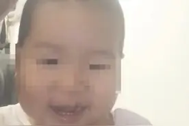 家长晒两岁宝宝背诵古诗被指“揠苗助长”，回应：孩子感兴趣，既是游戏也是陪伴图片