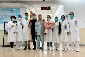 14岁男孩发高烧皮肤呈“炭烤”状，在沪经64天治疗后好转图片