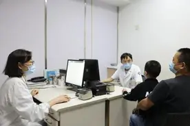 杭州男孩得了这病！满手指甲竟然长这样图片