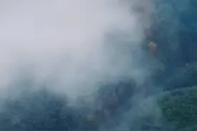 隐于高山之巅 云中村落木梨硔图片