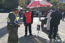 “扎”在疫情防控一线——记麒麟区潇湘街道金麟社区党委书记、居委会主任周建桥图片