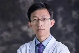 “我想救救她！”医生“打飞的”两千里，劝患者别放弃图片