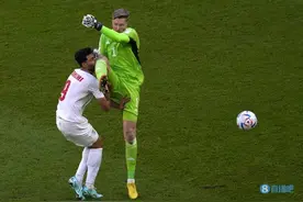 原足协官员谈威尔士门将红牌：并非破坏得分机会，是动作严重犯规图片