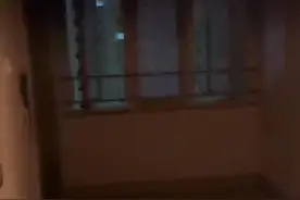 楼道堆积杂物凌晨起火 市民被“爆炸声”惊醒及时拨打119成功灭火图片