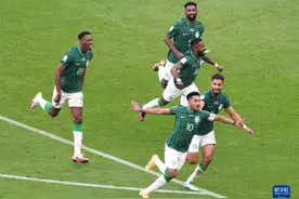 沙特爆冷战胜阿根廷的背后：9名球员来自同一俱乐部，教练是阿根廷人图片