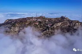 初冬的泰山：云海翻腾，如梦似幻图片