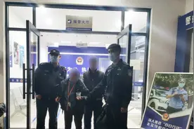 杭州七旬老人走失，4个派出所30余名警力深夜全城寻人视频封面