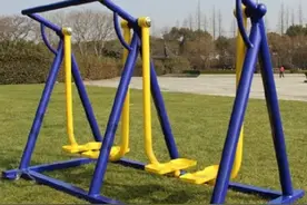 公园里的健身器材怎么“玩”才能得到和年费千元的健身房一样的效果？图片