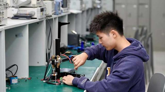 高考压线考上杭电如今保研清华 连父亲都要买他的专利