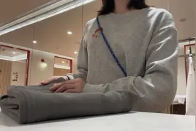 28岁从房企辞职做店员：曾在周末被公司叫到售楼部当“托”，疲惫不堪辞职，“消失的生活回来了”图片