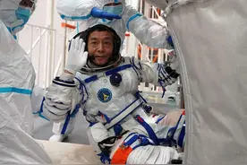 守得云开见月明！56岁邓清明坚持24年10个月终圆梦图片