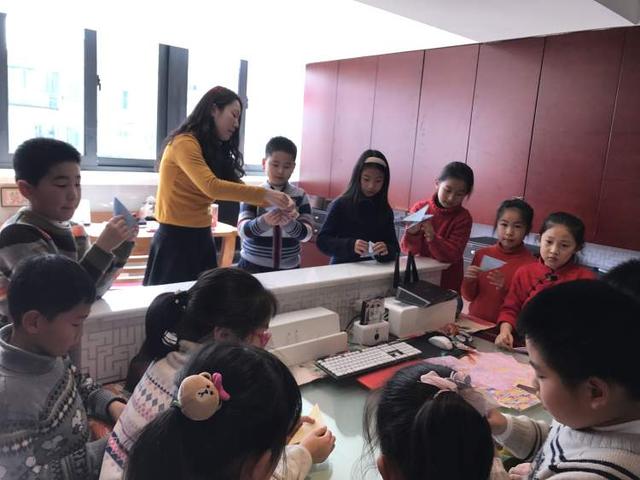 优化设计语文答案三下（减负的同时还要增效这位小学语文老师通过优化作业设计）