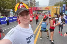 终于迎来自己的上海马拉松首秀，美国人理查德：爱上马，更爱上海图片