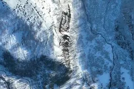 冬日长白山天池：银装素裹分外妖娆，宛如童话世界