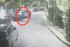 男子酒后变身“涂鸦狂魔”，划一划近一万元没了图片