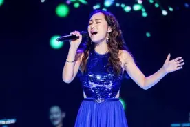 川籍歌手云朵 为家乡茂县叠溪镇捐赠过冬物资图片