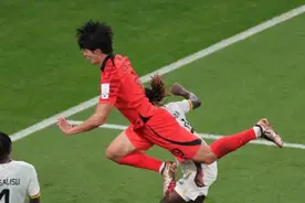 曹圭成是首位单届世界杯打入一个以上进球的韩国球员图片