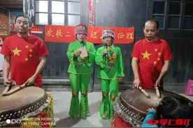 新晃扶罗镇：运用五老锣鼓队 进寨宣传二十大精神图片