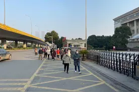 劳荣枝案明日再次开庭，受害人家属：希望能给7位受害者一个交代图片