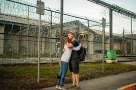 逃到美国寻求庇护的俄罗斯人：大多被抓进环境恶劣的移民拘留中心，离开要缴高昂保释金图片