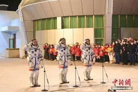 神舟十五号“圆梦乘组”飞天梦圆图片