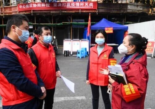战“疫”基层故事丨“帮居民跑好腿”——一位社区居委会主任的战“疫”故事