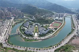 师生流失、信息鸿沟，县城高中的出路在哪？校长：不敢让老师赛课，怕被抛弃图片