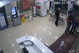 八旬老伯惦记住院老伴独自夜行近8小时，警民接力助患病老人平安回家图片