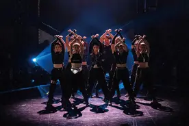 95后学霸：一边实验，一边舞蹈图片