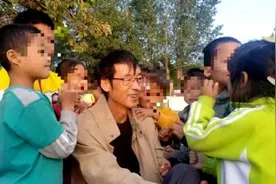 世界艾滋病日｜专访红丝带学校校长郭小平：更多感染儿童应得到帮助图片