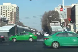 乌鲁木齐全市公交车、出租车今起可跨区通行图片