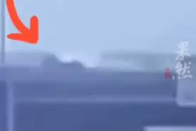 无锡交警通报保时捷从高架桥坠落：车速过快，操作不当图片