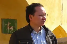 专访｜诗人周伟驰：诗是一种复写图片