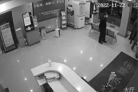 八旬老伯夜间独自步行近8小时，只因惦记住院老伴视频封面