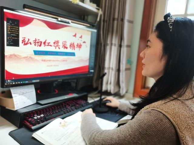 ��ͼ�����к�ɫ���� ������������񡪡���ʮ���п�չ�����������񡱽�У԰����