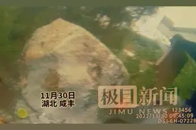 巨石滚落砸穿民房，他们在寒风中开展生死救援图片