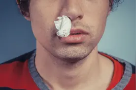 这样流鼻血可能是癌症征兆，身体出现这5种信号要警惕了图片