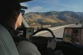 车头如子弹，特斯拉电动半挂卡车Semi首批交付图片