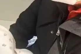男婴出生仅1天去世，医院称父亲喂水后咳嗽所致图片