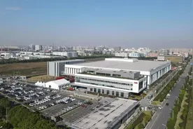 新华全媒+丨ABB全球最大机器人超级工厂在沪投产图片