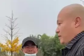 男子帮残疾小伙两天卖出万斤葱：准备邀他到厂里来上班图片