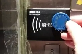 物业费捆绑电梯使用 如此“设卡”合法吗？图片