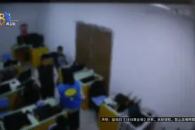 儿子一句“玩笑话”同学按头撞桌子图片