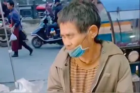 老人用手绘纸币买面条：一场长达10年的爱心接力 |新京报快评图片