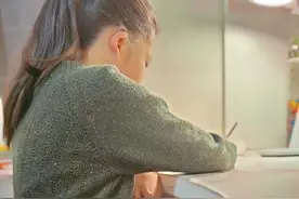 简单耐看，马里恩：男童插肩套头衫（有编织图解）图片