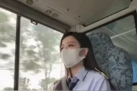 对话“西安高颜值公交女司机”：职业不分高低贵贱，女孩也不是不能干重活累活图片
